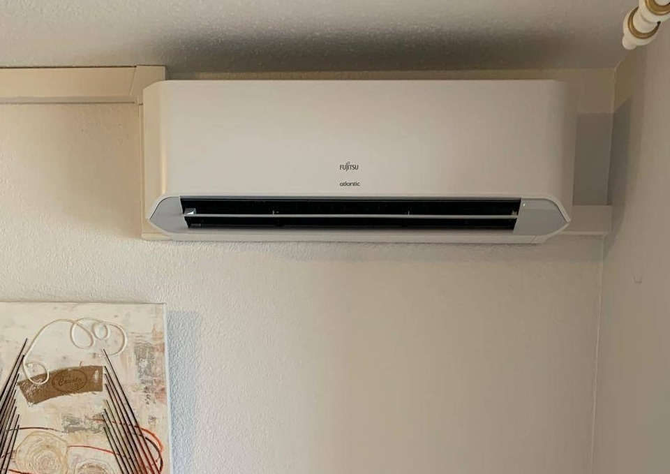 Pose d’un système de climatisation bi split à Aix-en-Provence de la marque Fujitsu Atlantic : Profitez d’un confort optimal toute l’année